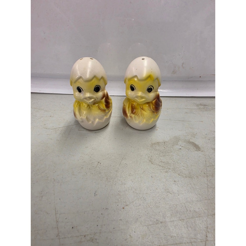 Vintage Yellow Baby Chick in Eggshell Ceramic Salt and Pepper Shakers Set